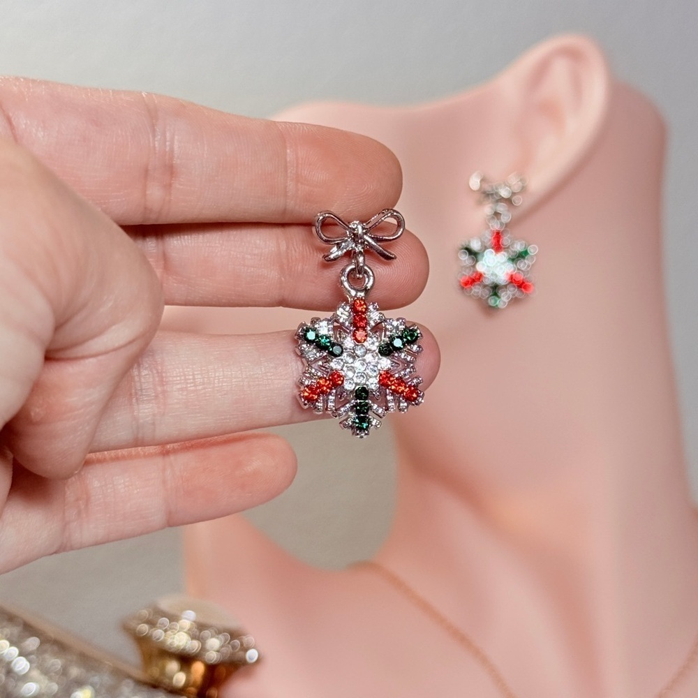 ⚜️ Cute Christmas Earrings - Picture 3 of 5